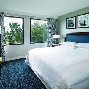 One-Bedroom King Suite